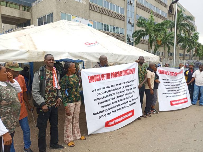 Military Veterans Protest At Defence Ministry As Security Is Beefed Up