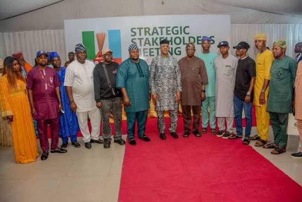 Ogun East Politics: Gov Abiodun Receives Defectors From PDP, ADC Into APC