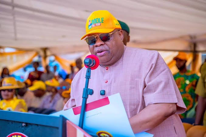 Gunmen Open Fire Near Osun Monarch’s Palace During Adeleke’s Visit